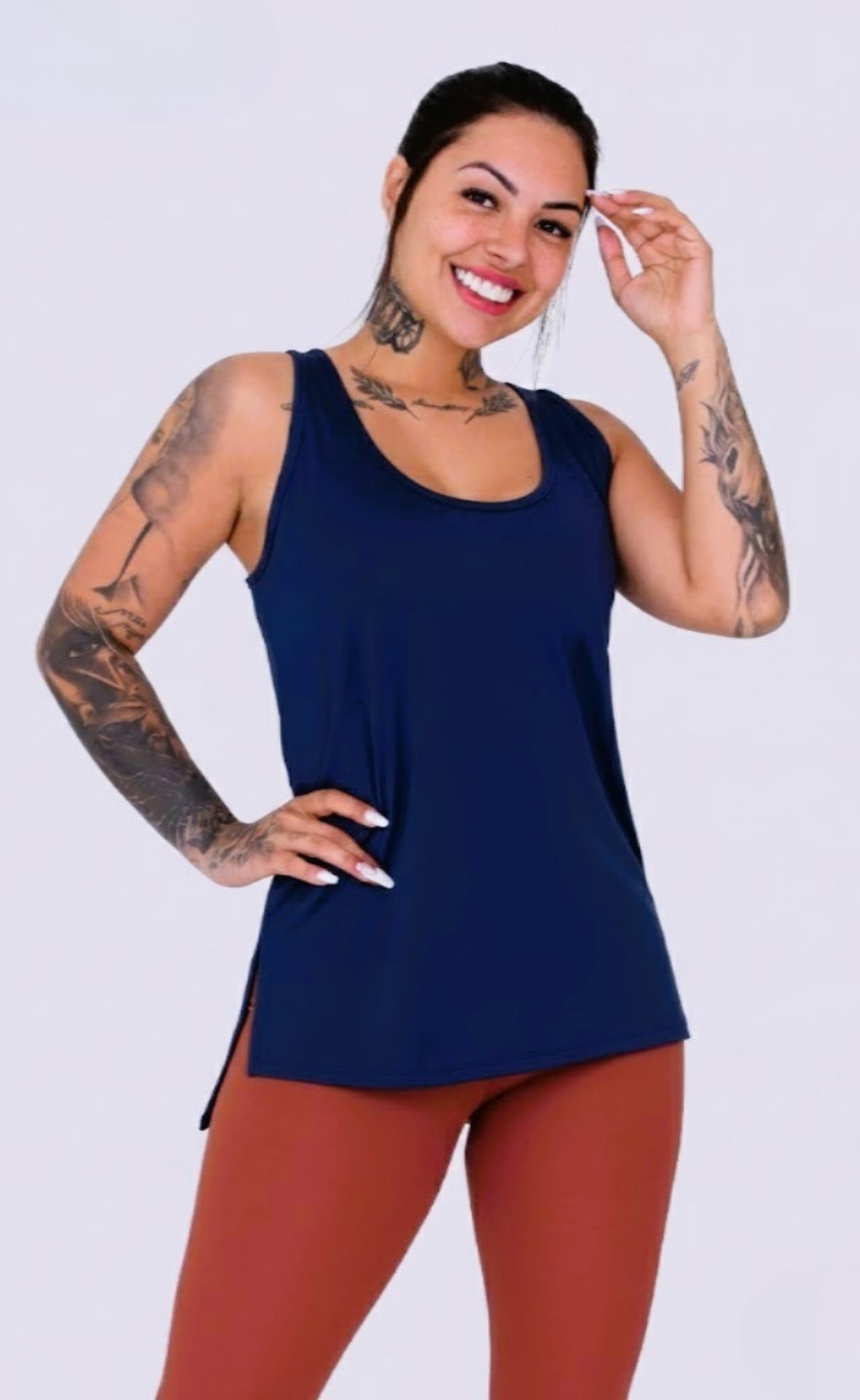 Regata Sobre Legging Azul Marinho