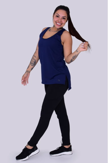 Regata Sobre Legging Azul Marinho