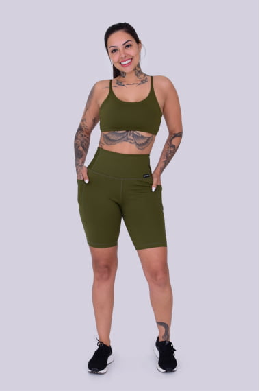 Bermuda Academia com Bolso Verde Militar