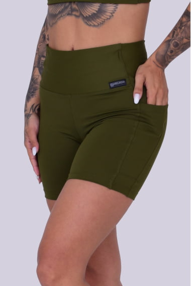 SHORT FITNESS COM BOLSO VERDE MILITAR